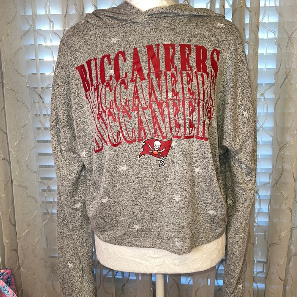 Women’s Tampa Bay, buccaneers sweatshirt.